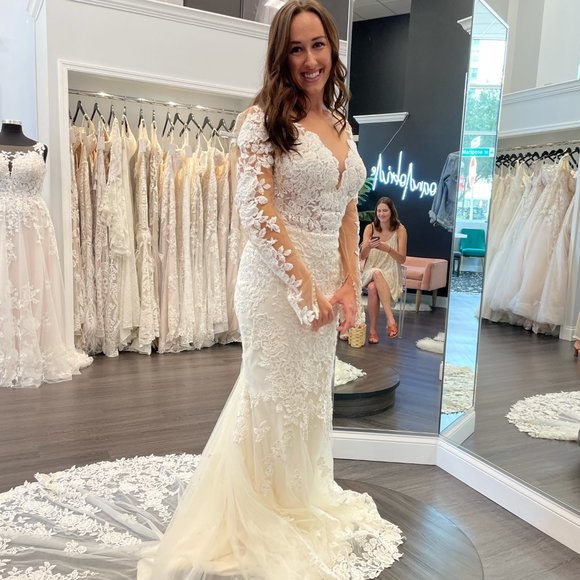 Wedding Dress- Essence of Australia - Picture 2 of 7